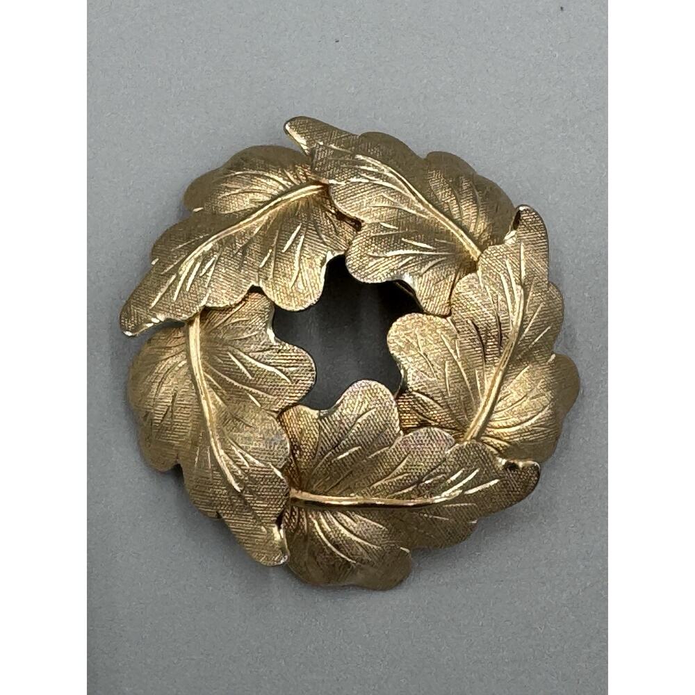 Vintage Gold Colored Leaf‎ Wreath Leaves Cluster Brooch